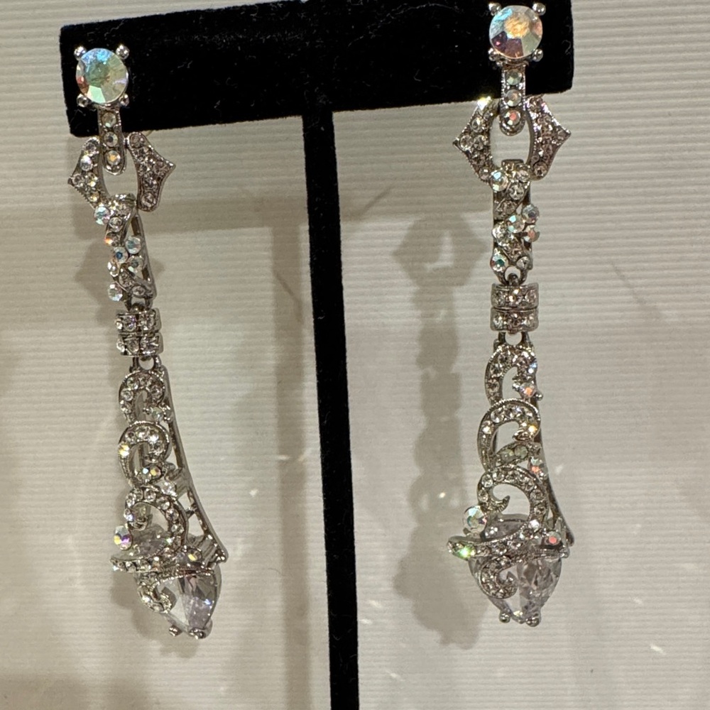 Crystal Drop Earrings 3 1/4” ✨✨